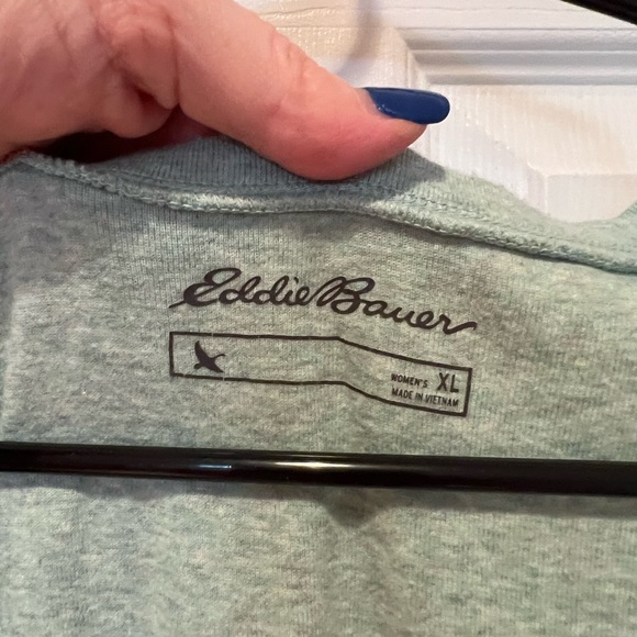Eddie Bauer ladies short sleeve blouse. Sage green color. Size XL - Picture 2 of 3